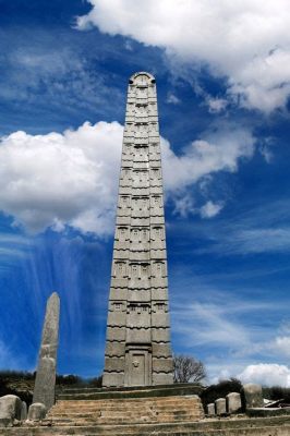  “Obelisk of Axum! Yliluonnollinen Voima ja Ikuisuuden Kuva!”