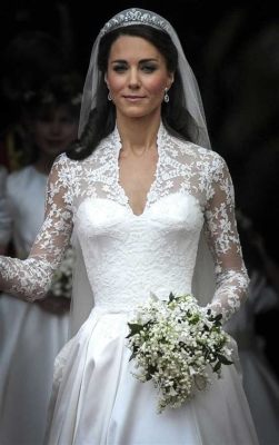  The Royal Bride - A Symphony of Textures and Expressions!